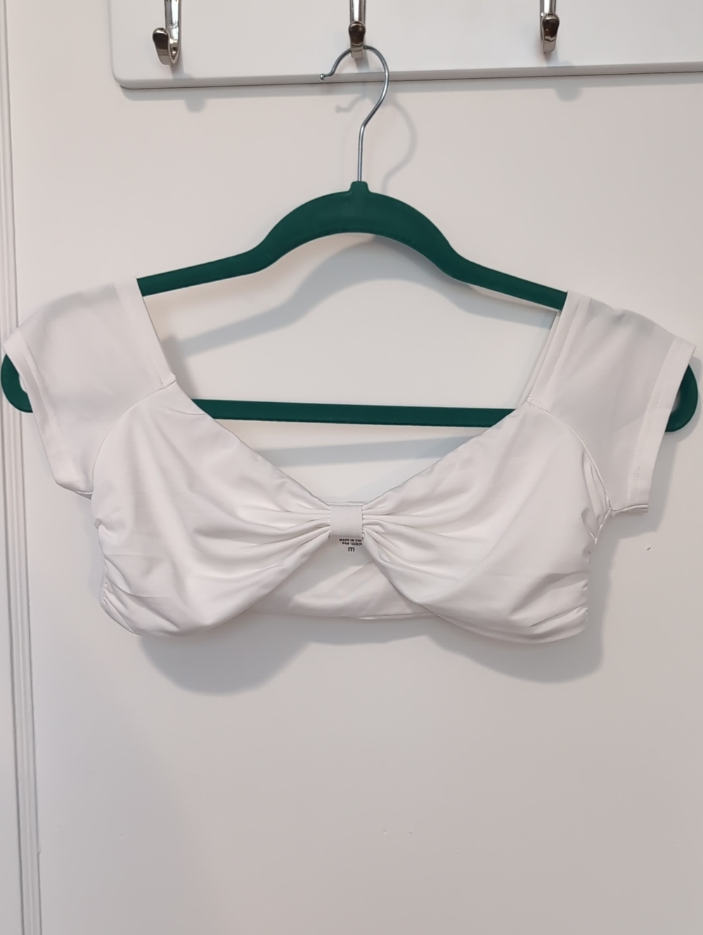 superdown White Twist-Front Crop Top